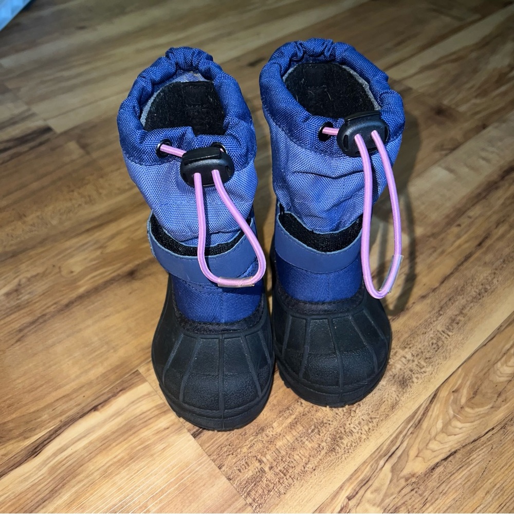 Toddler size 6 Columbia powder bug snow boots